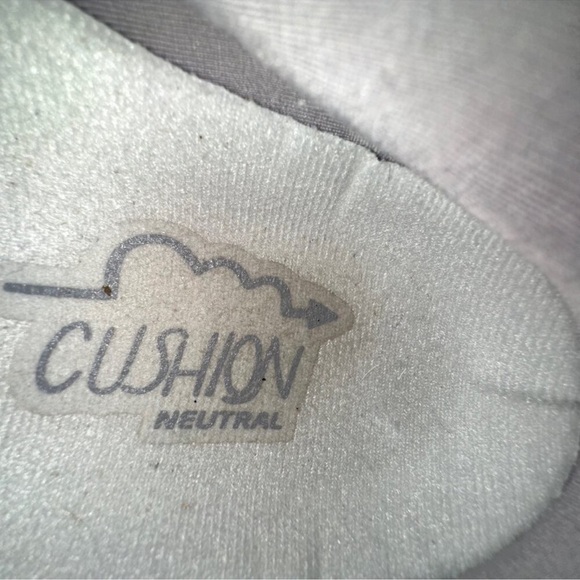 Brooks White Running Shoes - Picture 5 of 11